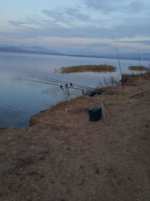 4 въдици JRC 2.75lb 3макари SHIMANO 8000 +калъф на JRC