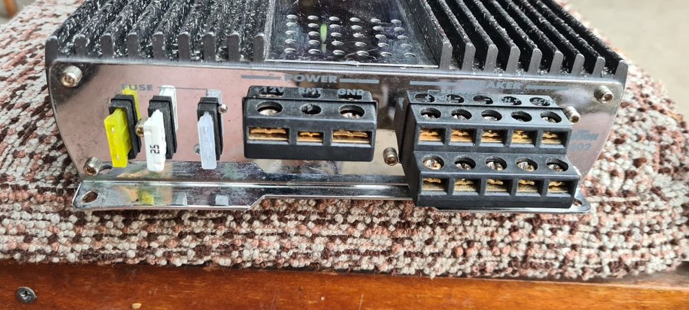 Vând stație auto marca Axton