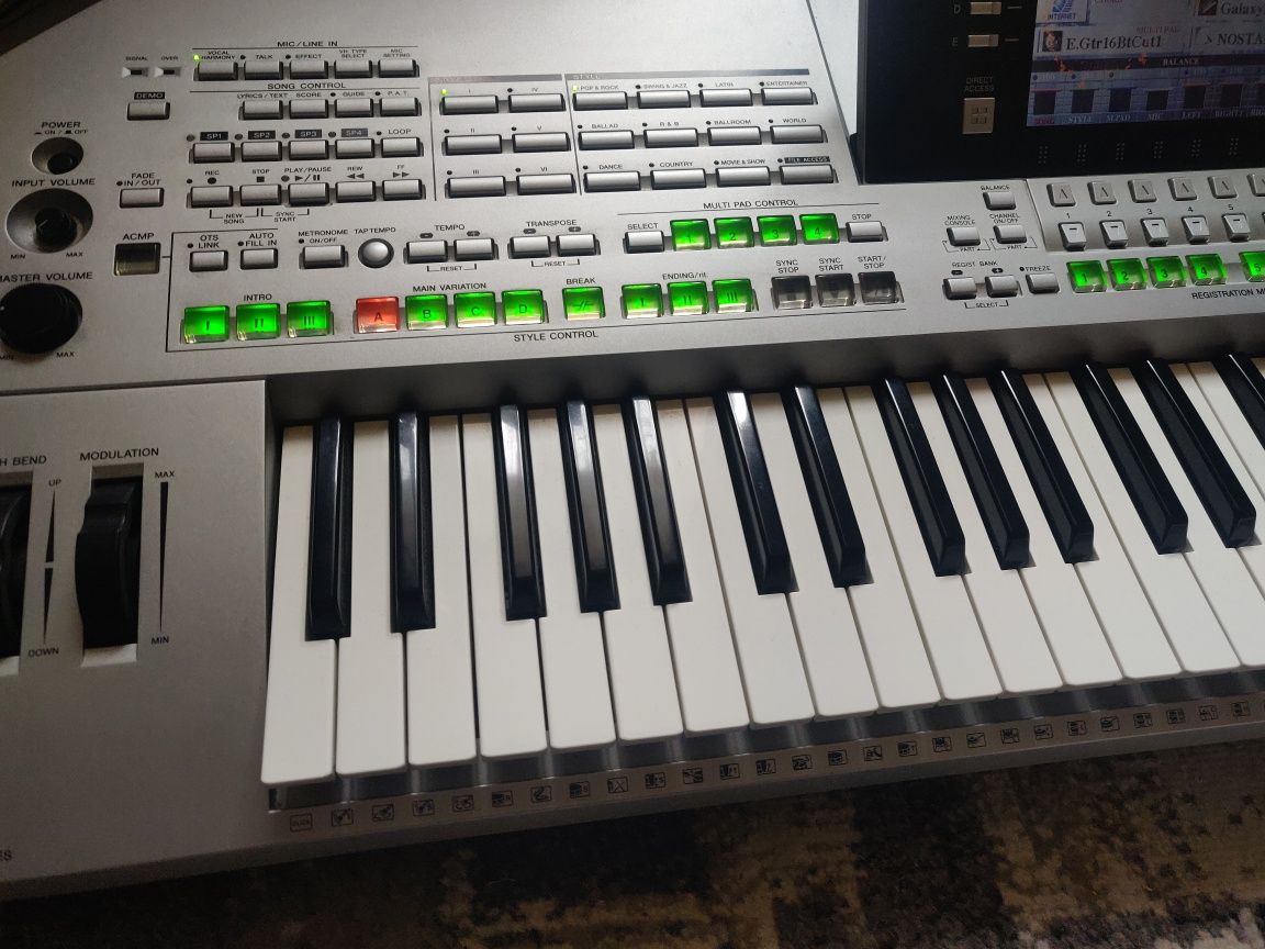 De vânzare Yamaha Tyros 2
