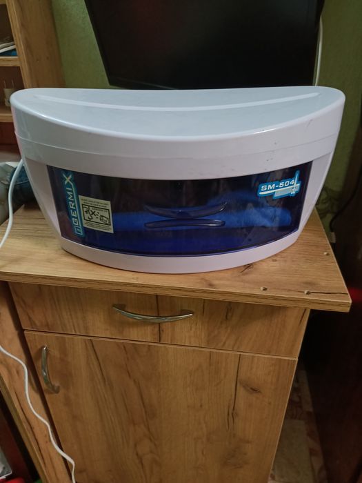 Срочно продам шкаф для стерелизации инструментов маникюра