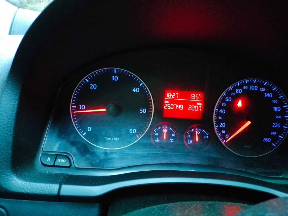 Продавам VW Golf 1.9 TDI 105 к.с.