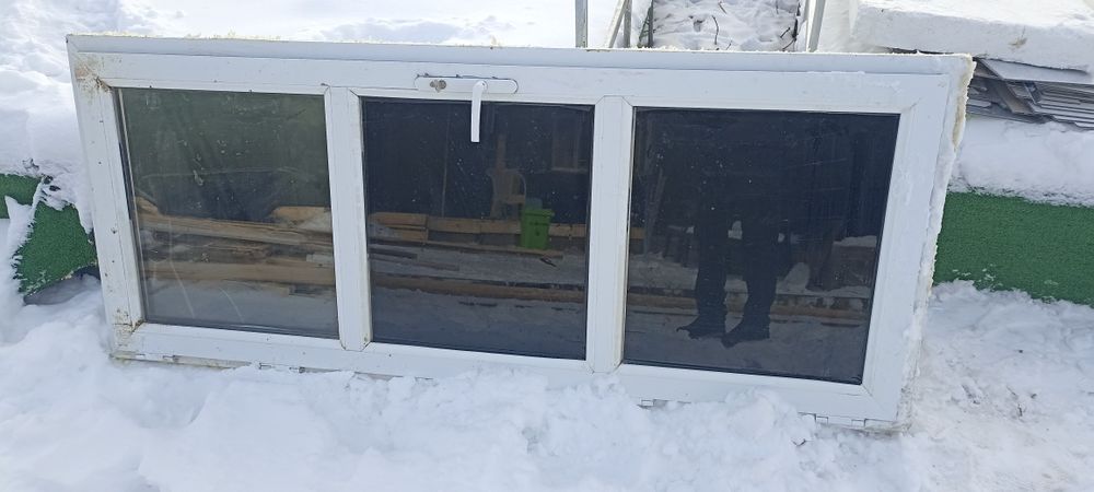 Пластиковые двери в хорошем состоянии