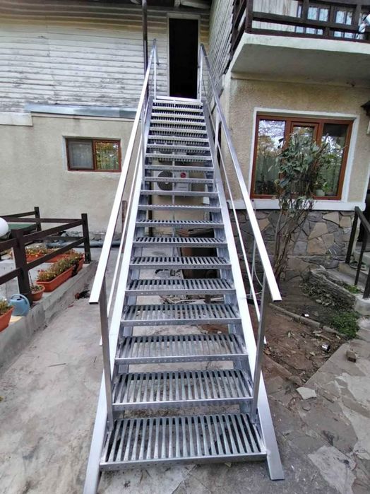 Confectionam scarii metalice zincate 738 739