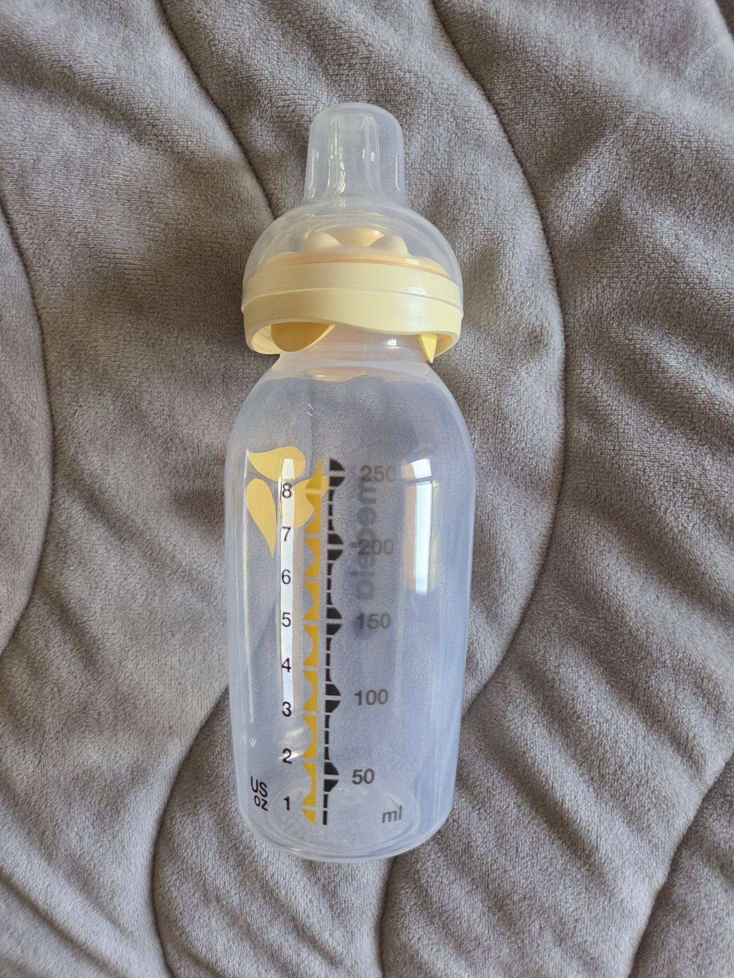 MEDELA Шише + биберон Calma