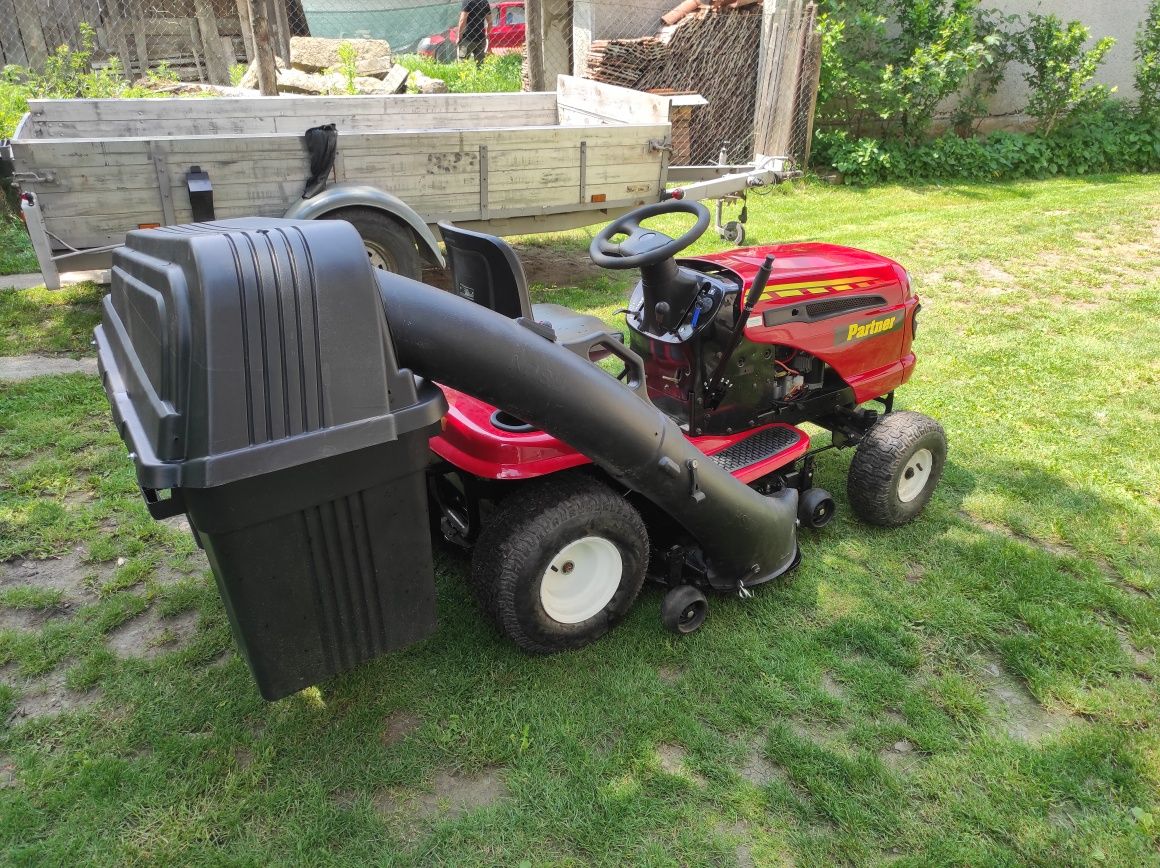 Vand tractoras de tuns iarba Partner