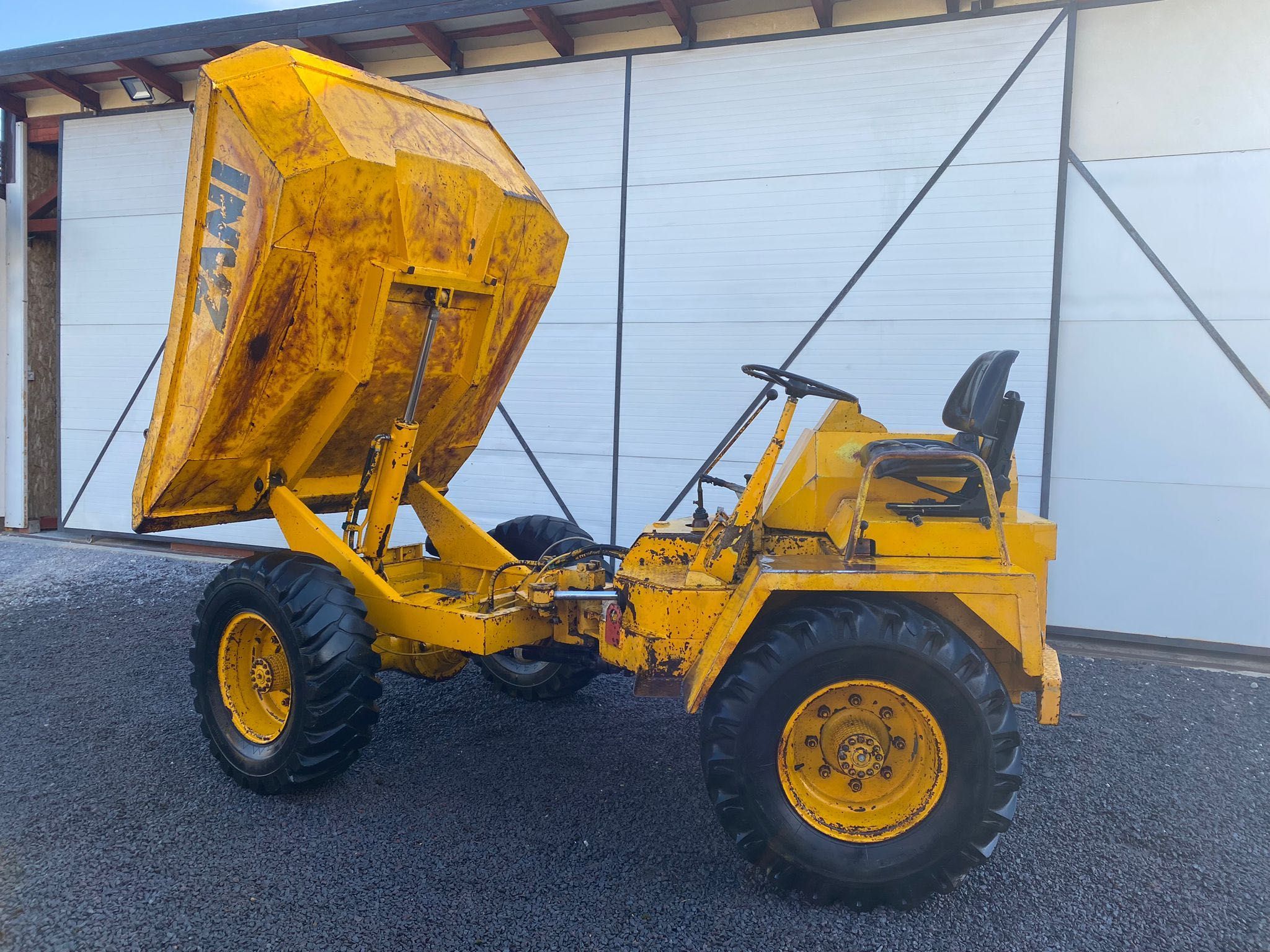 Dumper 3.0 t greut proprie 7.6 t total