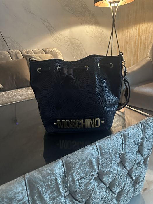 Vand geanta moschino originala