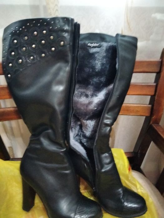 Продам демисезонные сапоги