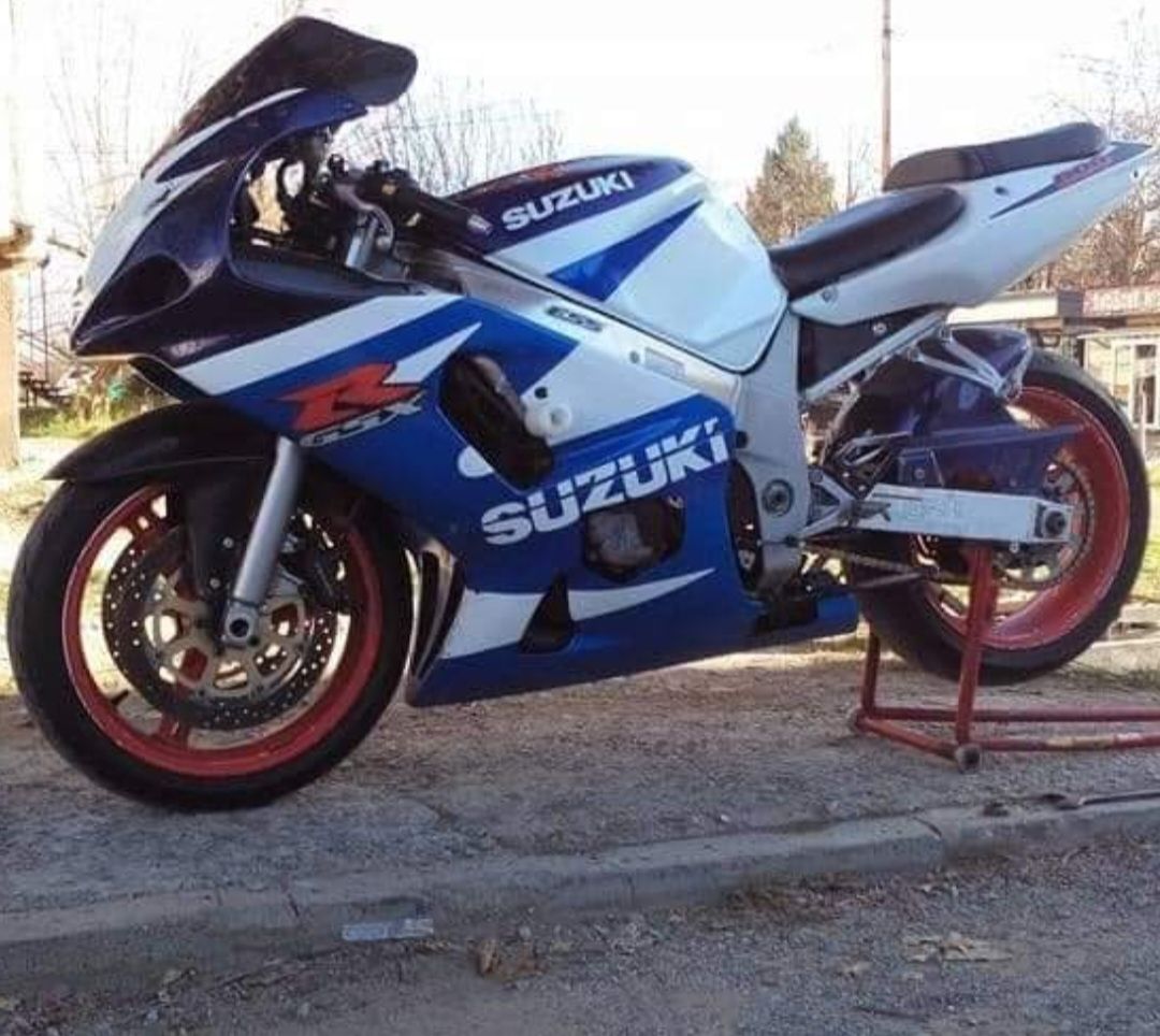 Продава се на части Suzuki Gsxr K2 600