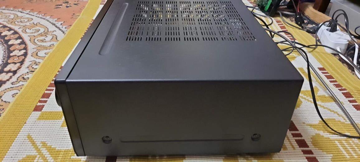 Amplituner multicanal Onkyo tx-ds575