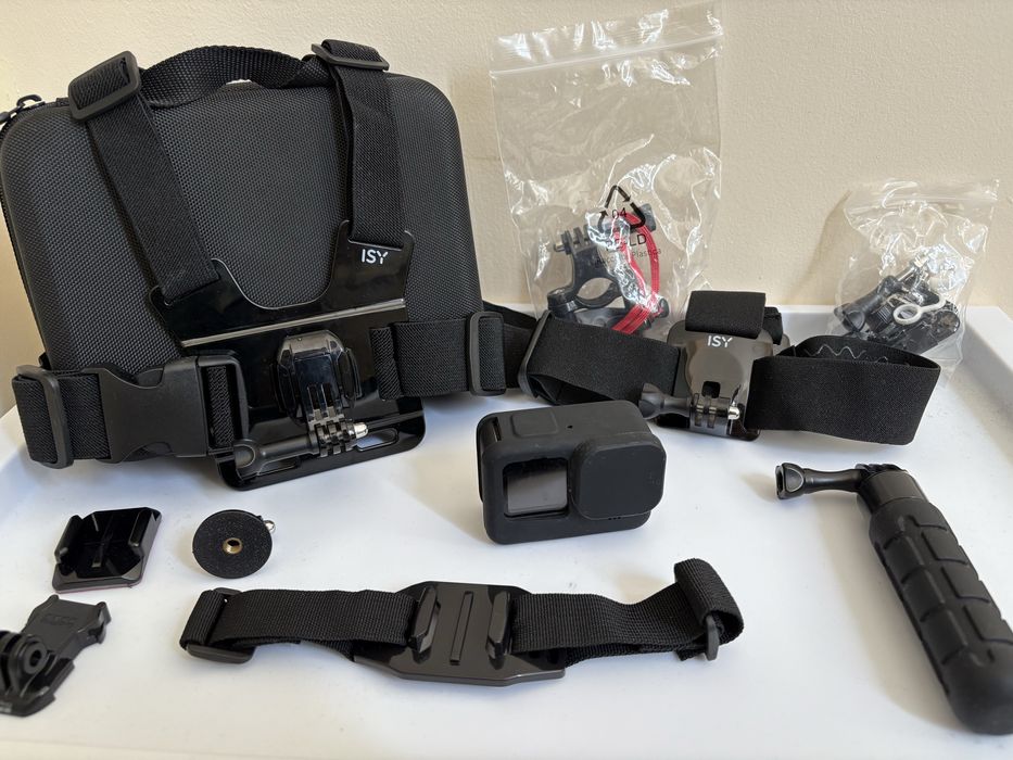 GoPro HERO 11 + пълен комплект аксесоари – почти нова