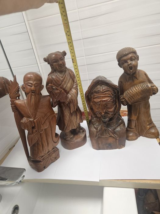 Statuete din lemn , diferite modele .