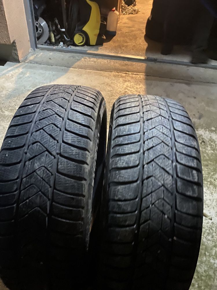 2 Cauciucuri iarna 225/55/17 Pirelli