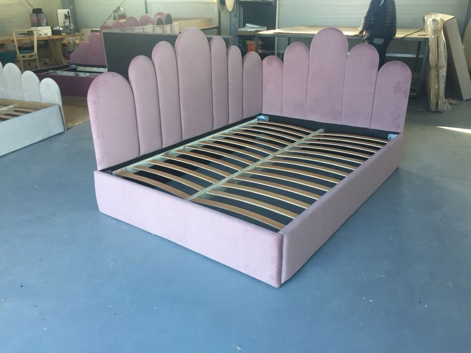 pat tapitat model Castle