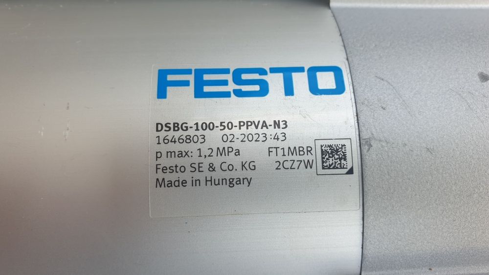 4 Cilindri pneumatici Festo