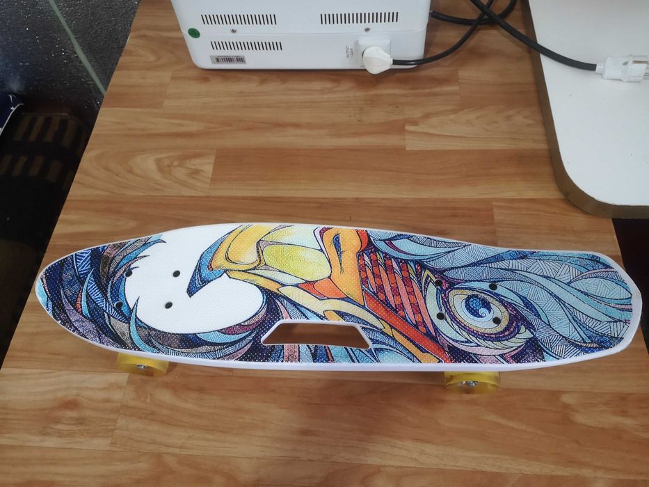 продается скейтборд в отличном состоянии ролики светятся