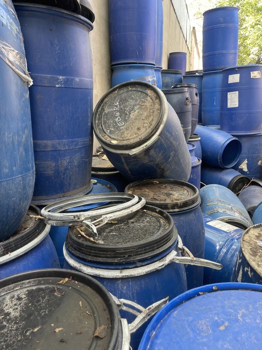 Продам бочки железные и плассмасовые литраж от 60,170,200,220литров