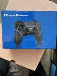 Controlere PS4 - ambele la 150 lei