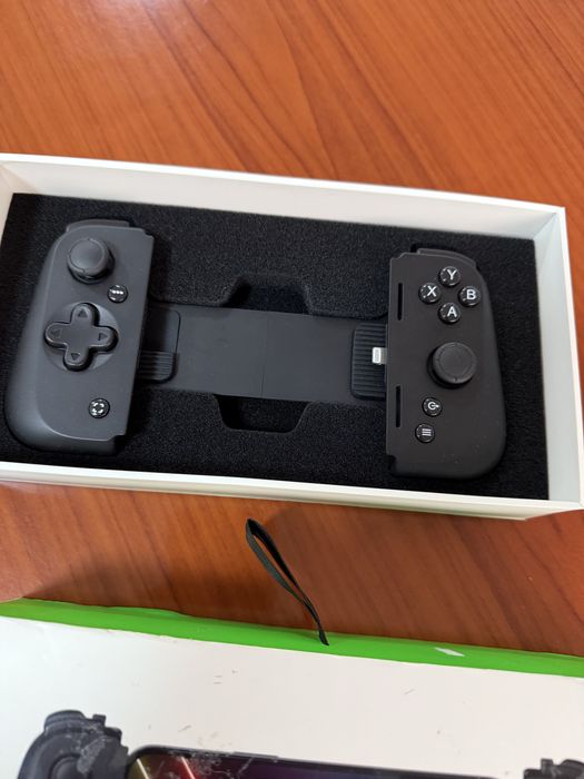 Controller Gaming Razer Kishi V2 pentru Iphone (Lightning)