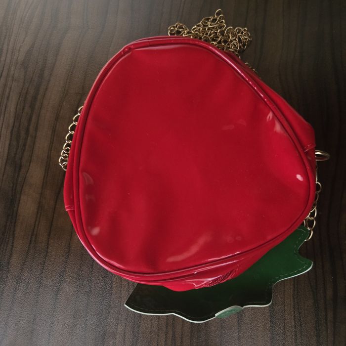 Детска чанта с форма на ягода