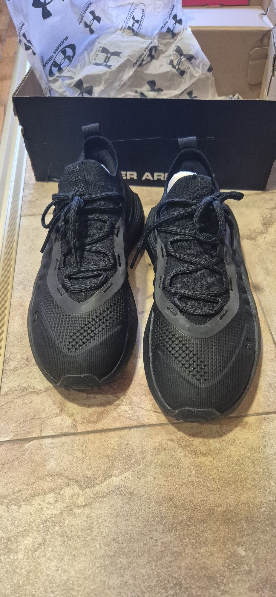 Маратонки under armour и asics
