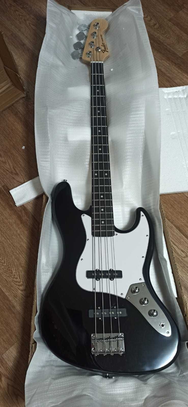 Эл. Гитара и бас-гитара "Fender" новые..