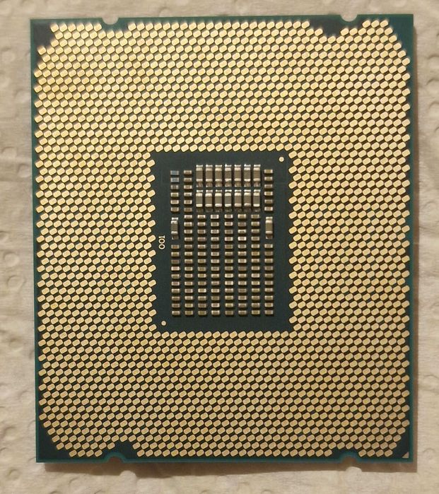 Procesor Xeon W-2133 6 Nuclee (Cores) 12 Fire de execuție(Threads),