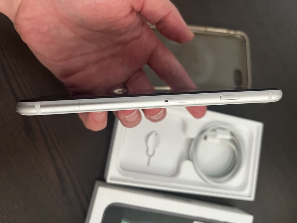 iphone Se много запазен