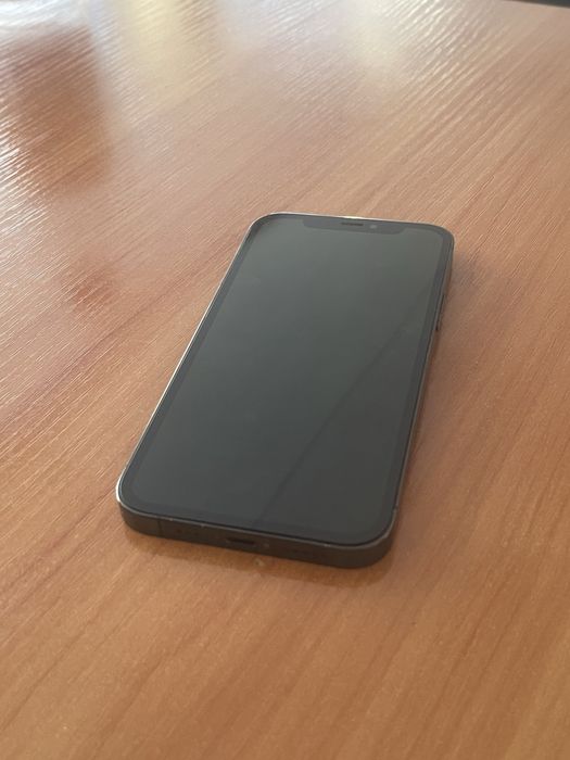 Айфон 12pro в хорошем состояний