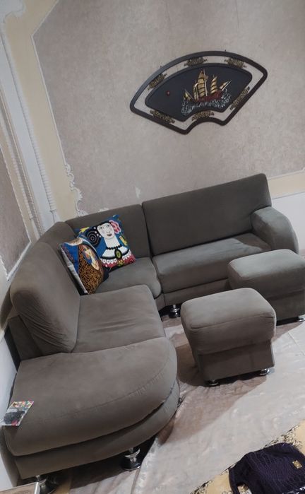 Диван - угалок  продаётся