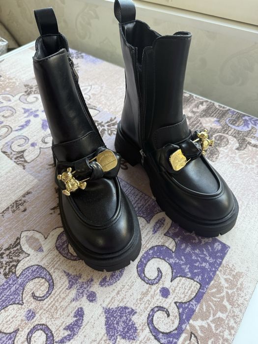 Сапоги зимние в размере 37 в новом состояний