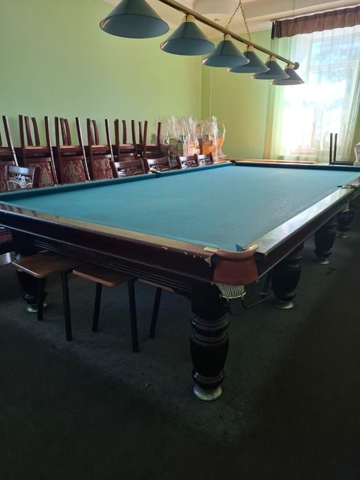 Бильярдный стол с палками