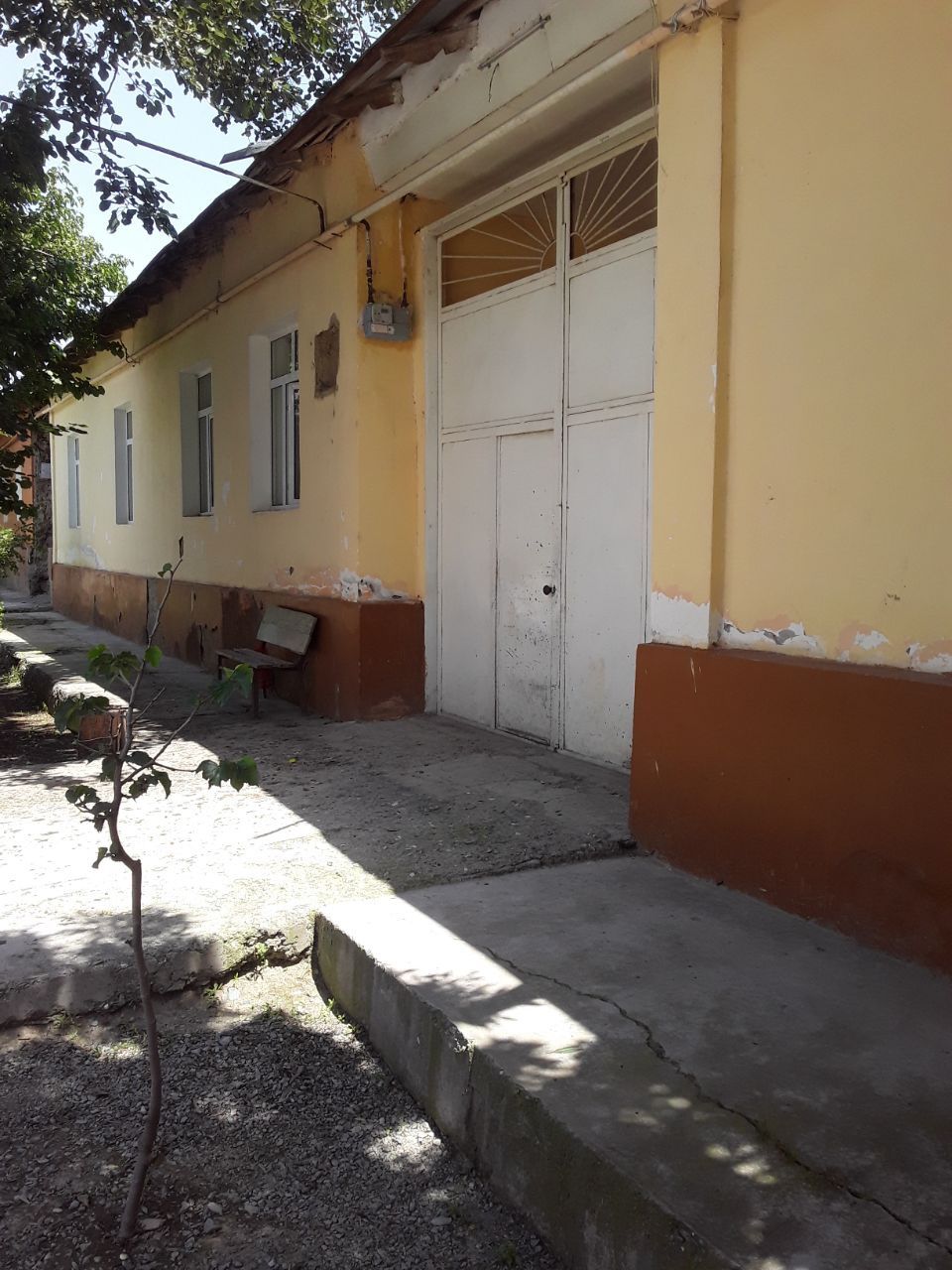 Uy yashash hovli