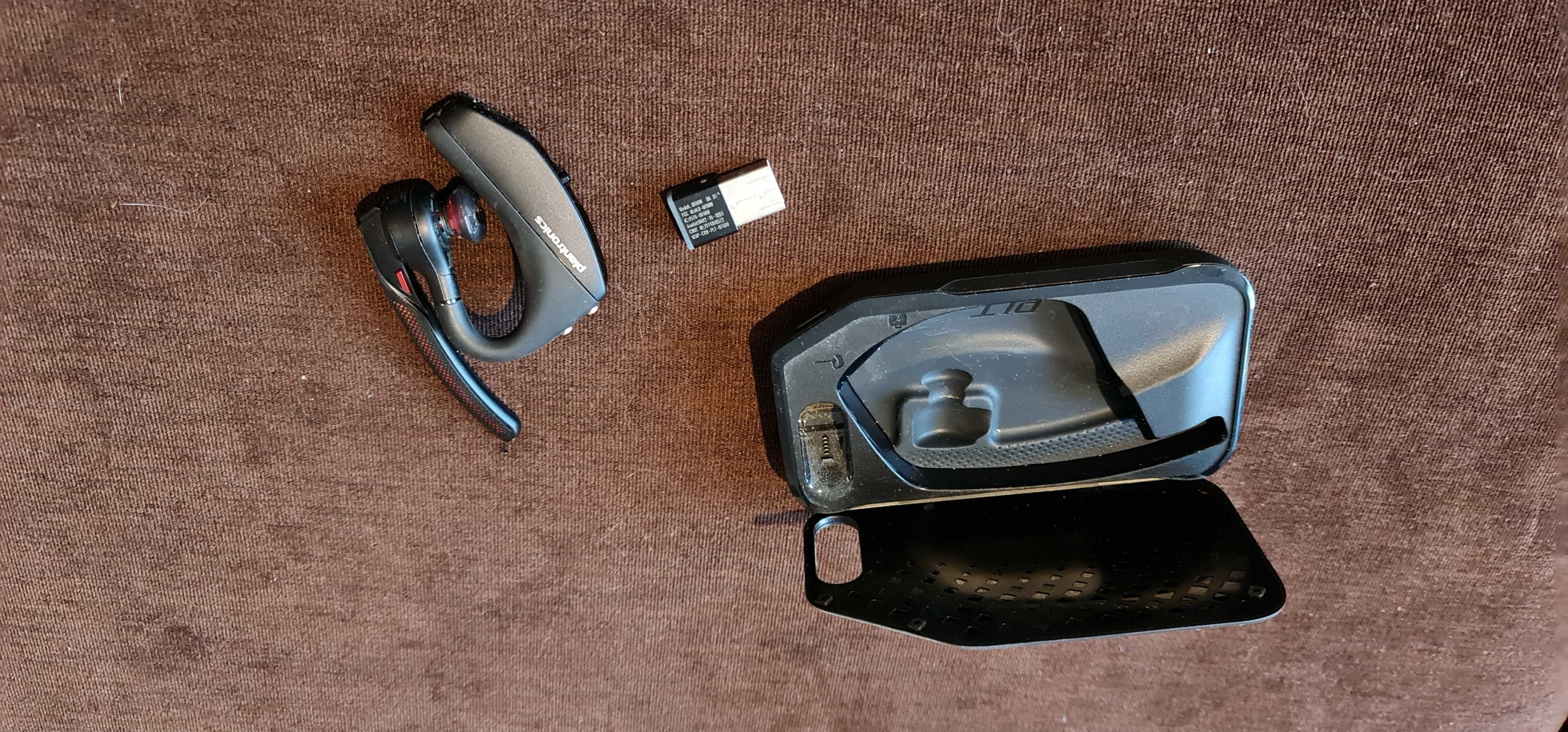 Vand Set Casca Bluetooth + Cutie Accu Plantronics Voyager Legend PRO