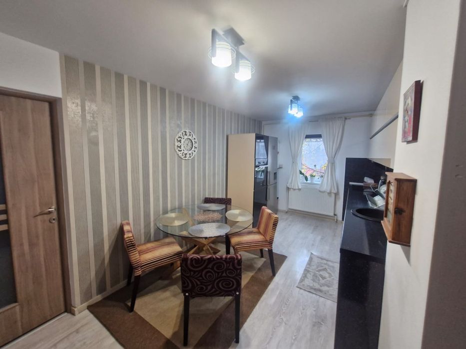 Închiriez apartament 4 camere
