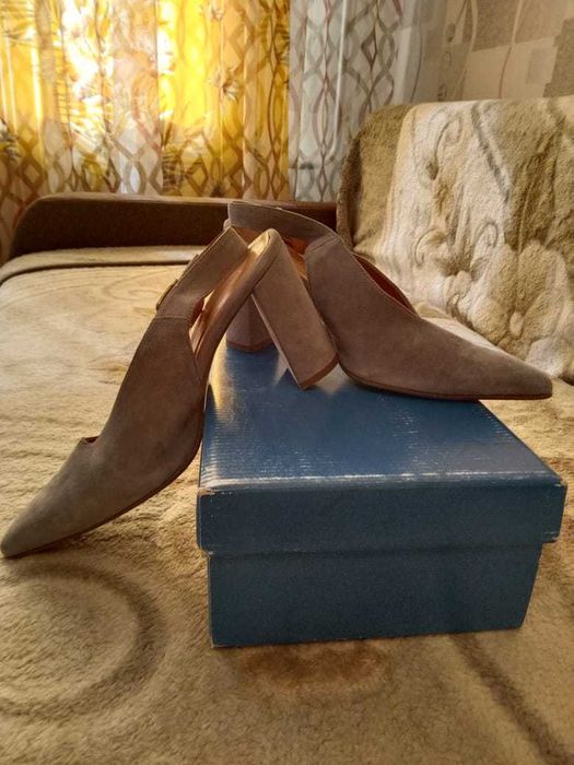 Женские босоножки