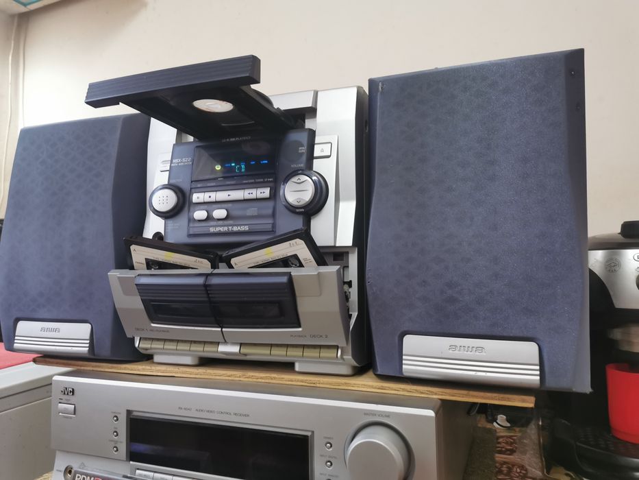 Se vinde un superb sistem Aiwa NSX-SZ2.