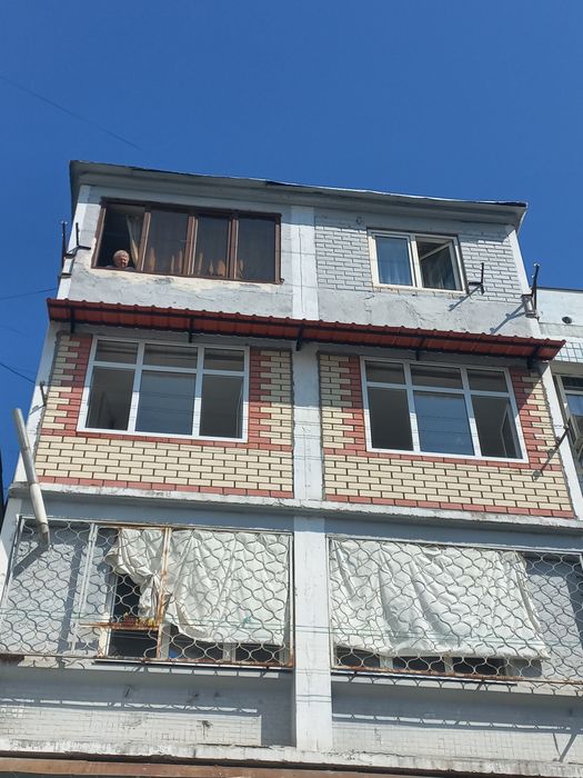 Установка козырьков над  окнами быстро и качественно.