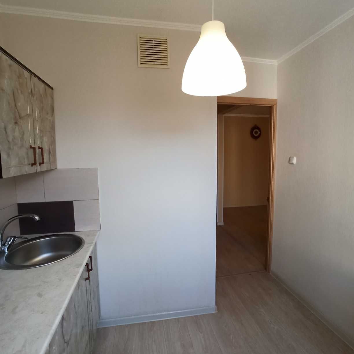 №1405 Продам 2 комнатную квартиру, 3 микрорайон, пр.Республики