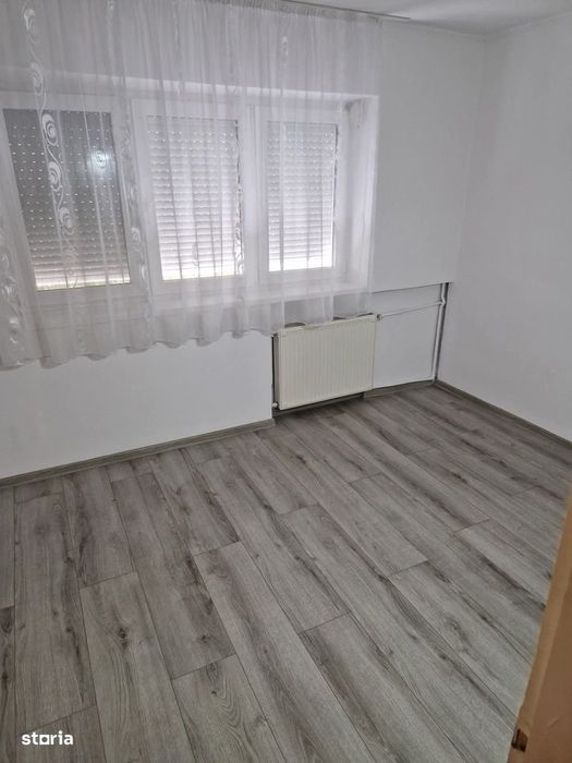 Ocazie !!! 3 camere la preț de 2, Transilvaniei (Rogerius)