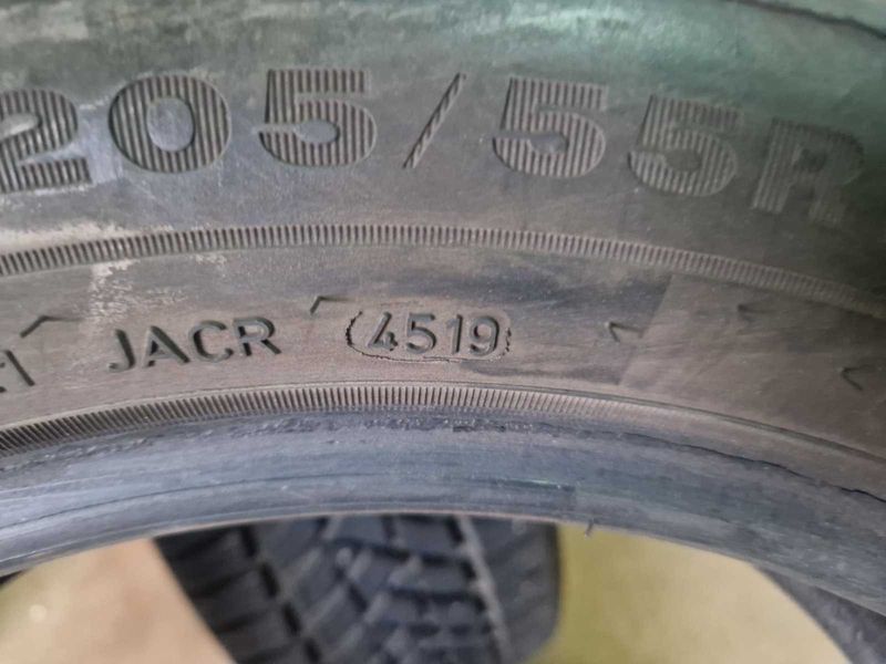 2 Dunlop R17 205/55
зимни гуми
DOT4519