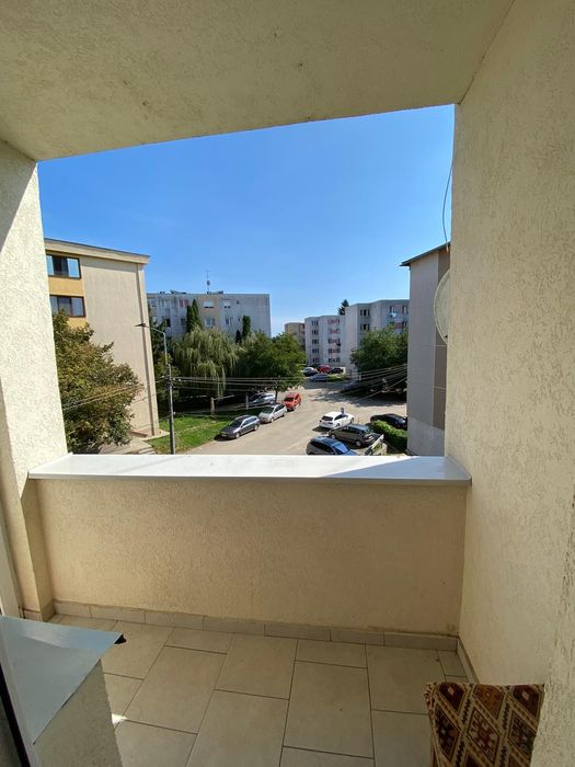 Se închiriază apartament cu 3 camere, zona Flora