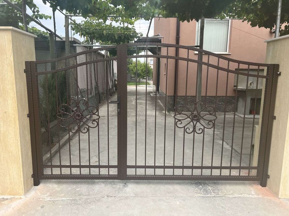 Ковано желязо- изработка и монтаж на врати и порти