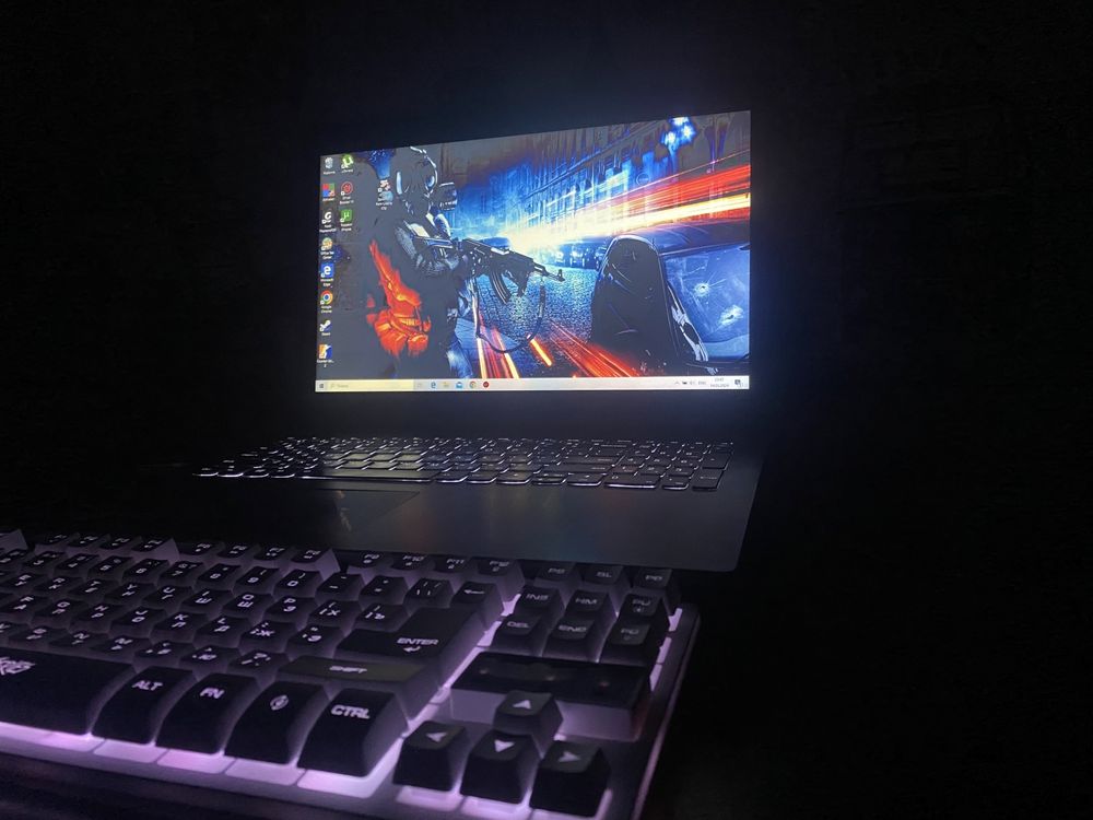 продам игровой ноутбук Lenovo Gaming срочно