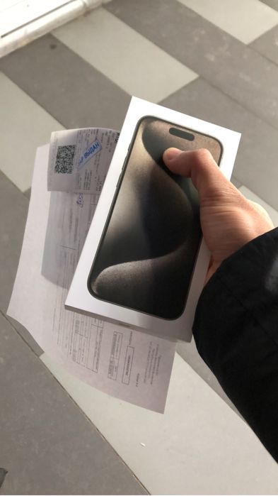 iPhone 15 Pro • 256GB — полный комплект, отличное состояние