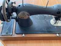 Старая ручная швейная машинка