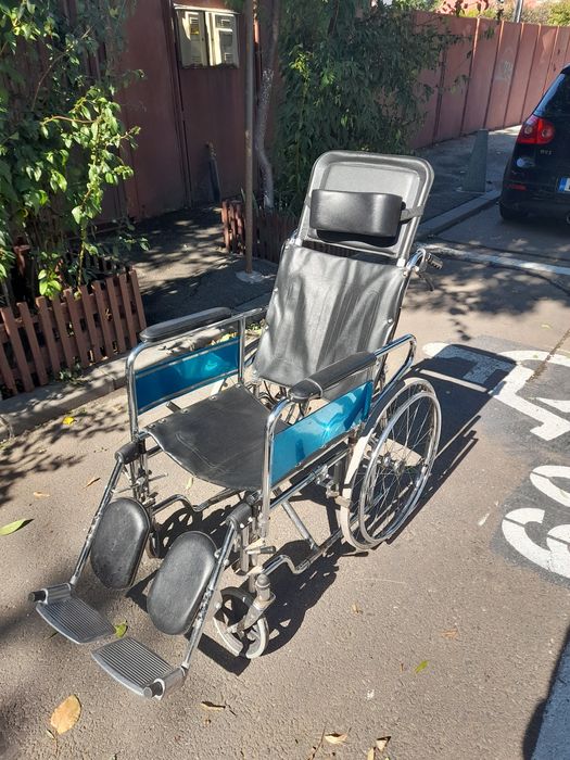 Vând scaun cu rotile pentru persoanele cu dizabilități