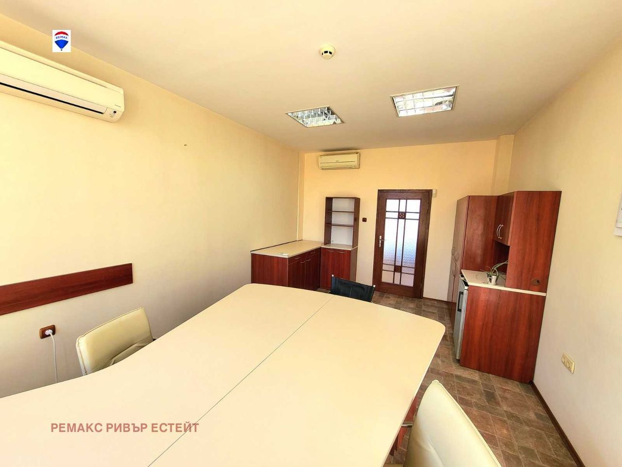 Дава се под наем Офис в Русе, Център - 45 кв.м за 306 € - Снимка #2