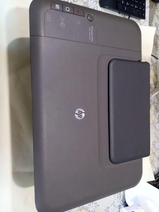 Продаётся HP DeskJet 1000 (J110)
Принтер рабочий, проверен.
Кабеля