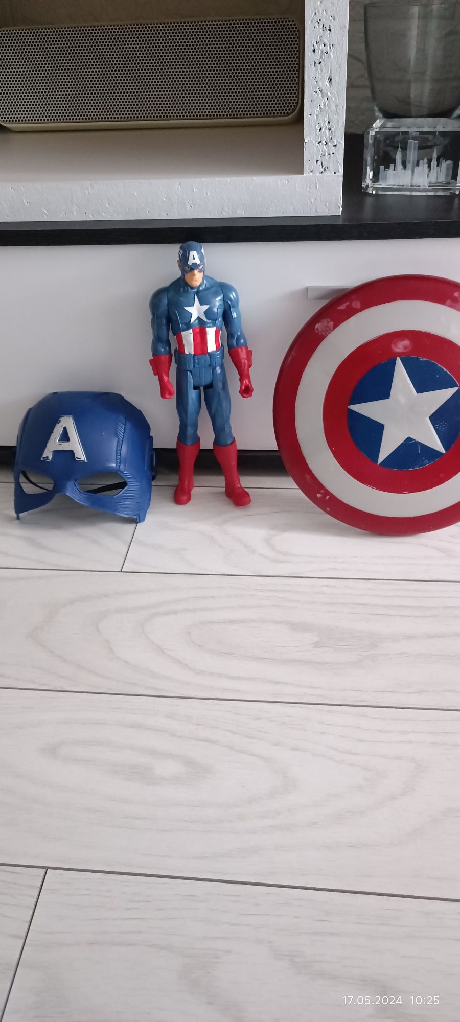 Set Captain America